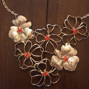 Statement necklace with gold flowers